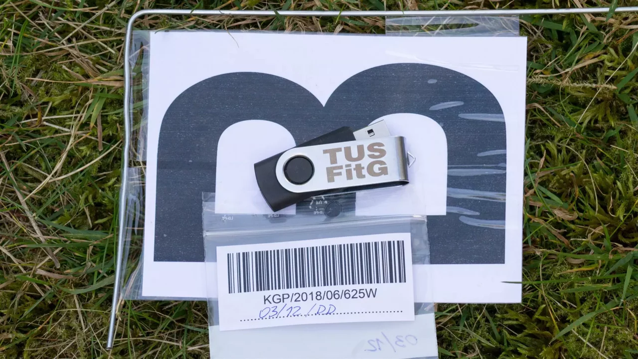 -The USB Stick Found in the Grass-游戏截图-好玩游戏库