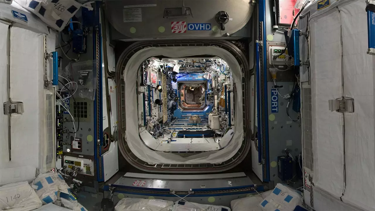-International Space Station Tour VR-游戏截图-好玩游戏库